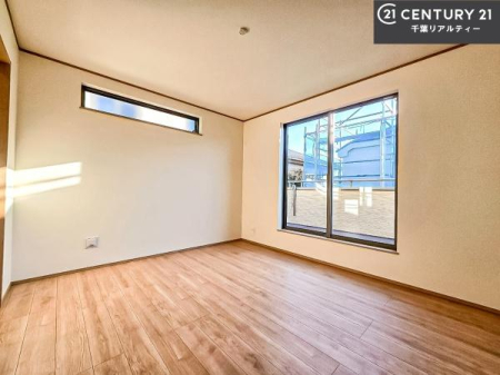 �m�� �o���R�j�[�ɖʂ��Ă���m���ł��B���邭�����肪����A���C����������ł��܂��I���N���āA�O�ɏo�Ĕw�L�т����[�ċz�����ǂ������}������邱�Ƃ��ł��܂��B