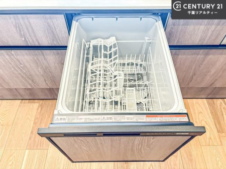 �L�b�`�� �H��@�t���̃L�b�`���ł��I�Z���������r��h�~�Ƃ��đ�ϊ��􂷂�֗��Ȏd�l�ł��I�r���g�C���Ȃ̂ŃL�b�`���̏ꏊ����炸�����X�y�[�X���L���g�����Ƃ��o���܂��I