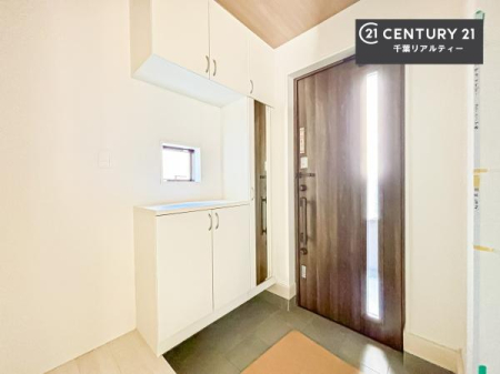 ���� �V���[�Y�{�b�N�X�t���Ȃ̂ŁA���ւ��Еt�����|�������₷���ł��I
�X�b�L���������ւŌ˂��J�����u�ԁA�������̂���S�n������Ԃ��o�}���Ă���܂��B