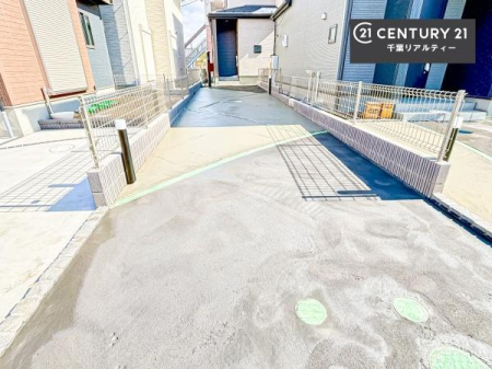 ���ԏ� ���ԃX�y�[�X��2�䕪����܂��I�Z�J���h�J�[�͂������A�o�C�N�⎩�]�ԂȂǂ��u���ꏊ�ɍ���܂���B