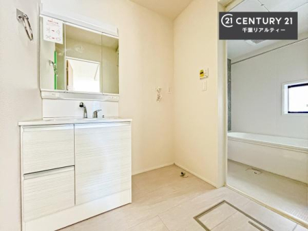 ���ʑ�E���ʏ� �O�ʋ��d�l�̐��ʏ��́A�g�����Ȃ݂����₷������I���͎��[�ɂȂ��Ă��܂��B�h���C���[�₨���ϓ����Еt������̂Ő��ʑ������X�b�L���ƌ����邱�Ƃ��o���܂��I