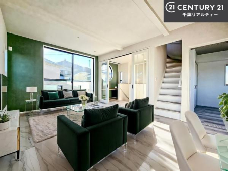 ���r���O �Ƌ��CG�p�[�X�ł��B��؂ȉƑ����W�܂邩�炱��LDK�ɂ͂�����肽���B
�q�����������C�ɏ΂��Ȃ��瑖�����Ă���p�����������u�L���Ƃɂ��ėǂ������v�Ǝv���u�Ԃł��B