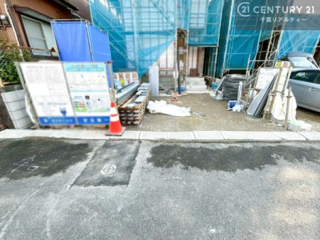 ���ԏ� ���ԃX�y�[�X��2�䕪����܂��I�Z�J���h�J�[�͂������A�o�C�N�⎩�]�ԂȂǂ��u���ꏊ�ɍ���܂���B