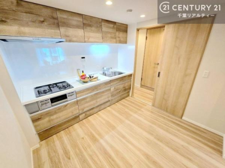 �L�b�`�� �V�K�������ꂽ�������L�b�`���B���������ӂ���ԂŁA�C�����悭���������y���߂�A�����ɂ��ꂵ����V���ꂽ�ݔ��ł��B