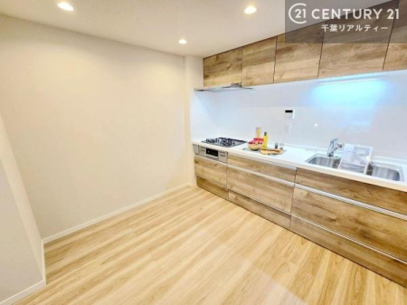 �L�b�`�� ��Ԃ�L�����p�ł���Ǖt�L�b�`���B��ƂɏW�����₷���A���r���O�E�_�C�j���O���L�X�Ǝg����A�@�\���Ƃ�������Ƃ��������������˔��������C�A�E�g�ł��B