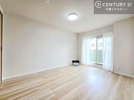 �Q�� ���r���O�ɗאڂ����g������̗ǂ��m���B������̑�������炩�ȗz�����������݁A�S�n�悢���邳�ɕ�܂���Ԃł��B�����͊J���I�Ƀ��r���O�ƈ�̗��p���A��͐Â��ŗ����������Q���Ƃ��Ă��œK�ł��B