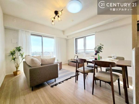 ���r���O �p�����̖��邢���r���O�́A���Ƒ��݂�Ȃ��S�n�悭�߂�����c���̏�B��ʍ̌��ɂ������ʂ��Ĉ��肵�����邳������A�J�����̂����Ԃł������Ƃ������Ԃ����߂������������܂��B