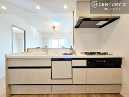 �L�b�`�� ��l�C�̑Ζʎ��V�X�e���L�b�`�����̗p���Ă��܂��I���Ƒ��̃R�~���j�P�[�V���������R�Ƒ�����݌v�ł��B
���q�l�ɂ��ڂ��͂��̂Ŋ������ł��ˁB���[�͂�����܂��I