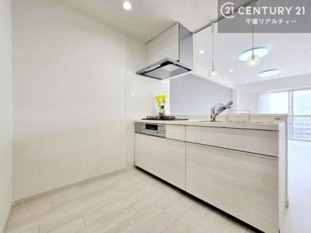 �L�b�`�� �V�K�������ꂽ�������L�b�`���B���������ӂ���ԂŁA�C�����悭���������y���߂�A�����ɂ��ꂵ����V���ꂽ�ݔ��ł��B