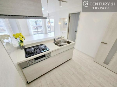 �L�b�`�� ��l�C�̑Ζʎ��V�X�e���L�b�`�����̗p���Ă��܂��I���Ƒ��̃R�~���j�P�[�V���������R�Ƒ�����݌v�ł��B
���q�l�ɂ��ڂ��͂��̂Ŋ������ł��ˁB���[�͂�����܂��I