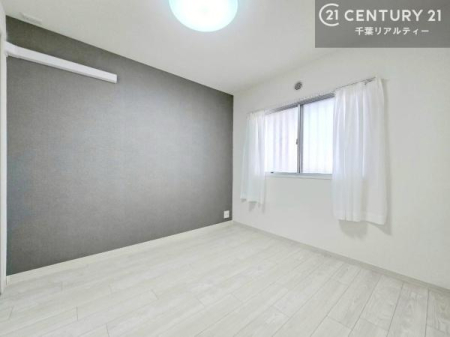 �m�� �A�N�Z���g�N���X����Ԃɍʂ��Y����A�������ȗm���B�V���v���Ȓ��ɂ���������A���������ƃf�U�C���������˔������S�n�悢�ꎺ�ł��B