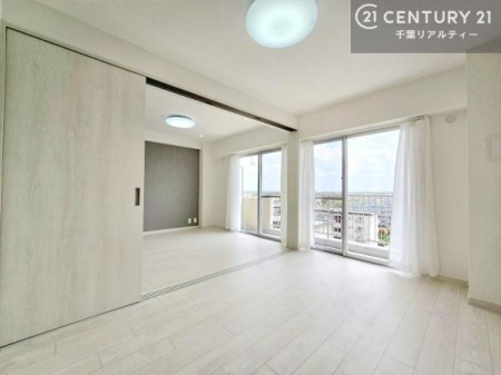 �Q�� ���r���O�ɗאڂ����g������̗ǂ��m���B������̑�������炩�ȗz�����������݁A�S�n�悢���邳�ɕ�܂���Ԃł��B�����͊J���I�Ƀ��r���O�ƈ�̗��p���A��͐Â��ŗ����������Q���Ƃ��Ă��œK�ł��B