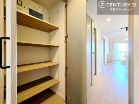 ���[ �L�x�Ȏ��[�X�y�[�X�ŁA�Z��Ԃ�������B
��������}���A��������Ԃ�ۂĂ���[�[���̏Z�܂��ł��B