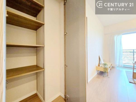 ���[ ���r���O���[�X�y�[�X�͐��������������ɂ��܂�����[�ł��B�}�ȗ��q�ɂ����S�̔�������Ԃ�ۂĂ܂��I
