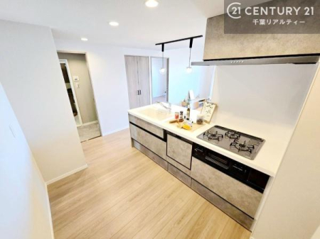 �L�b�`�� ��Ƃ肠�钲���X�y�[�X�ō�Ƃ����₷�����K�ȃL�b�`���ł��I
���q�l�ƈꏏ�ɂ��َq������y���߂�L�X�X�y�[�X�ł��B�y�����������ԂɂȂ肻���ł��ˁI