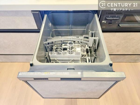 �L�b�`�� �H��@�t���̃L�b�`���ł��I�Z���������r��h�~�Ƃ��đ�ϊ��􂷂�֗��Ȏd�l�ł��I�r���g�C���Ȃ̂ŃL�b�`���̏ꏊ����炸�����X�y�[�X���L���g�����Ƃ��o���܂��I