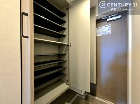 ���� ���֎��[���[�����Ă���̂ŁA���֎��肪�X�b�L���Еt�����q���ɌC�̒u����ɍ���܂���I