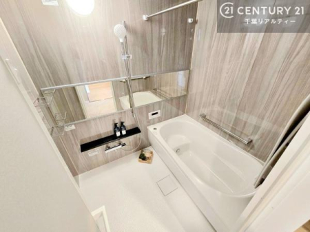 ���� ���C�h�~���[����ۓI�ȁA�z�e�����C�N�ȗ�����ԁB
�������ꂽ�f�U�C���ŁA�����̓������Ԃ����ʂȂЂƂƂ��ɁB