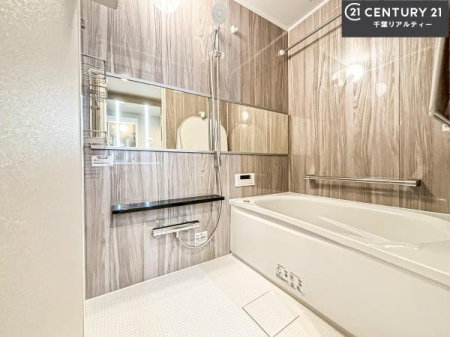 ���� �L�X�o�X�ň���̔������t���b�V���B�����L�΂���̂ŁA�����ɂ��������ƐZ����܂��ˁI�����̃o�X�^�C�����y���݂ɂȂ�܂��B