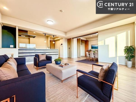 ���r���O �Ƌ��CG�p�[�X�ł��B�傫�ȑ����炽���Ղ�̗z���������閾�邢���r���O�B�J�����̂��郊�r���O�ŉƑ��c���̂��났�̎��Ԃ��߂����܂��B