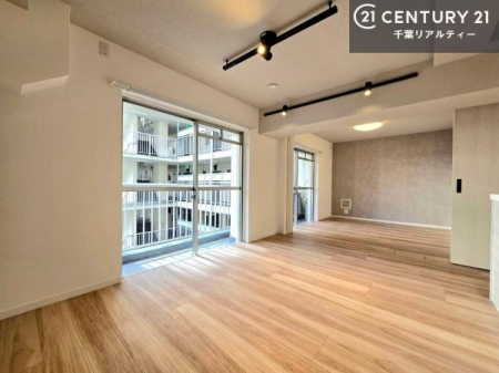 ���r���O ���t�H�[���ɂ���Ă��ꂢ�ɐ��܂�ς�������r���O�ł��I�S�n�ǂ����r���O�͉Ƒ������R�ƏW�܂�܂��B�Ƒ��c�R�̎��Ԃ����������ł��B���Ƒ��ƁA����w�[���������Ԃ��߂��������ł��ˁB