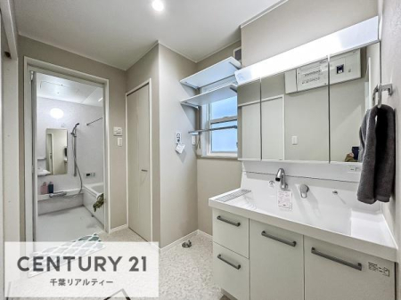 ���ʑ�E���ʏ� �O�ʋ��d�l�̐��ʏ��́A�g�����Ȃ݂����₷������I���͎��[�ɂȂ��Ă��܂��B�h���C���[�₨���ϓ����Еt������̂Ő��ʑ������X�b�L���ƌ����邱�Ƃ��o���܂��I