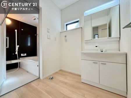 ���ʑ�E���ʏ� �O�ʋ��d�l�̐��ʏ��́A�g�����Ȃ݂����₷������I���͎��[�ɂȂ��Ă��܂��B�h���C���[�₨���ϓ����Еt������̂Ő��ʑ������X�b�L���ƌ����邱�Ƃ��o���܂��I�����t���Ŋ��C����������ł��܂��I