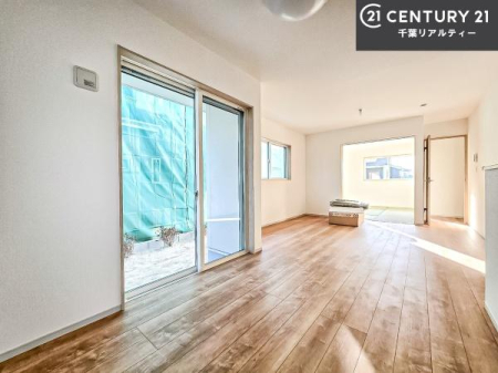 ���r���O �D�����z���܂肪���r���O����ł���ċ��S�n�̗ǂ���Ԃ����o���Ă���܂��I
���났�̎��Ԃ��߂����܂��I