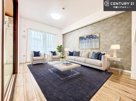 ���r���O �Ƌ��CG�p�[�X�ł��B��؂ȉƑ����W�܂邩�炱��LDK�ɂ͂�����肽���B
�q�����������C�ɏ΂��Ȃ��瑖�����Ă���p�����������u�L���Ƃɂ��ėǂ������v�Ǝv���u�Ԃł��B