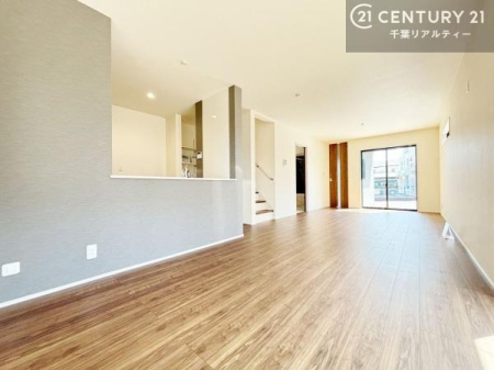 ���r���O �J�����̂���L�XLDK�I�\�t�@�[��_�C�j���O�e�[�u����u���Ă������ɂȂ�Ȃ��̂ŉ��K�ɉ߂����܂��I�R�~���j�P�[�V���������₷�����r���O�ł��I