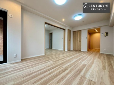 ���r���O �S�n�ǂ����r���O�͉Ƒ������R�ƏW�܂�܂��B�Ƒ��c�R�̎��Ԃ����������ł��B���Ƒ��ƁA����w�[���������Ԃ��߂��������ł��ˁB