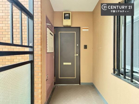 ���� ���ւ̃V���[�Y�{�b�N�X�́A���[�͗ǍD�ŌC���������萮���ł��邾���łȂ��A�㕔������I�Ƃ��Ċ��p�\�B���C�ɓ���̏�����O���[����u���΁A���q���}���邨�����ȋ�ԂɎd�オ��܂��I