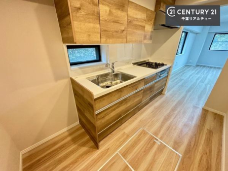 �L�b�`�� ��Ƃ����₷���V�X�e���L�b�`���ł��I���[����������t���Ă���̂ŁA�����X�y�[�X�ɕ���u���Ȃ��čςނ̂ŁA�L�X�g���āA���K�ɍ�Ƃ��ł��܂��I