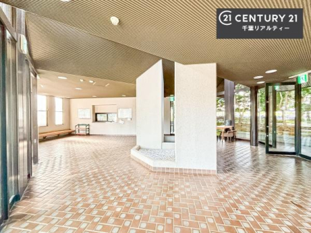 �G���g�����X �z������̗ǂ��G���g�����X�́A���Ƒ��₨�q�l���������}���Ă���܂��B
�����̕�炵�ɐS�n�悳�������炵�Ă�����Ԃł��B