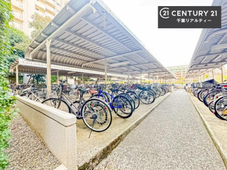 ���̑����p�� ���֏ꊮ���ŁA���q���܂̎��]�Ԃ�ʋΗp�̎��]�Ԃ����S���Ēu���܂��B���Ƒ��ɂ����ꂵ���֗��Ȑݔ��ł��B
�󂫏󋵂����C�y�ɂ��₢���킹���������B