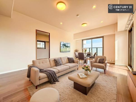 ���r���O �Ƌ��CG�p�[�X�ł��B�S�n�ǂ����r���O�͉Ƒ������R�ƏW�܂�܂��B�Ƒ��c�R�̎��Ԃ����������ł��B���Ƒ��ƁA����w�[���������Ԃ��߂��������ł��ˁB