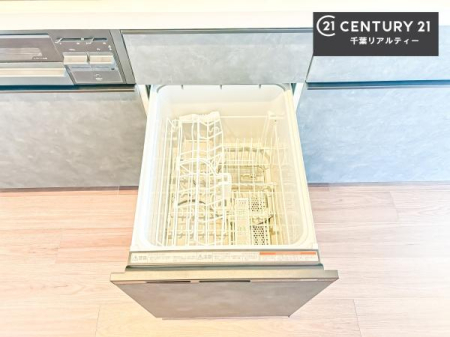 �L�b�`�� �H��@�t���̃L�b�`���ł��I�Z���������r��h�~�Ƃ��đ�ϊ��􂷂�֗��Ȏd�l�ł��I�r���g�C���Ȃ̂ŃL�b�`���̏ꏊ����炸�����X�y�[�X���L���g�����Ƃ��o���܂��I