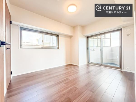 �Q�� �o���R�j�[�ɖʂ��Ă���m���ł��B���邭�����肪����A���C����������ł��܂��I���N���āA�O�ɏo�Ĕw�L�т����[�ċz�����ǂ������}������邱�Ƃ��ł��܂��B