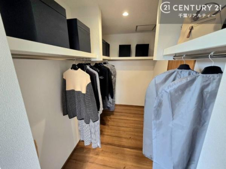 ���[ �E�H�[�N�C���N���[�[�b�g�t���ł��B��������̂��m���Ȃǂ����[���Ă��������ł��ˁI���ɂ���@�������ȂǋG�ߕ��̑傫�ȉƓd�����[�ł��܂��B