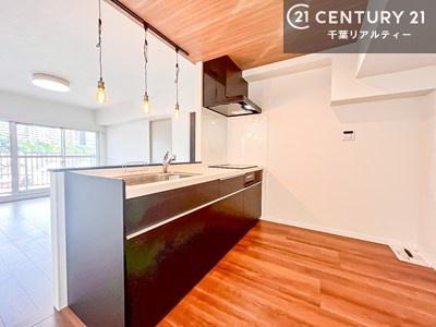 �L�b�`�� ��Ƃ肠�钲���X�y�[�X�ō�Ƃ����₷�����K�ȃL�b�`���ł��I
���q�l�ƈꏏ�ɂ��َq������y���߂�L�X�X�y�[�X�ł��B