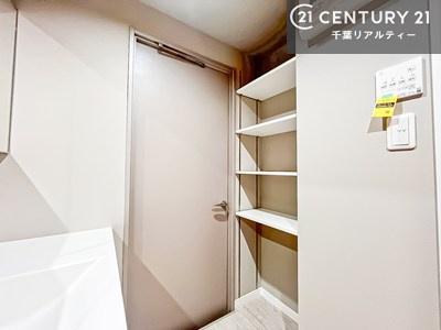 ���[ ���ʏ��ɂ́A���[�X�y�[�X���t���Ă��܂��I�^�I�����܂̃X�g�b�N�̎��[�ɕ֗��I���ʑ���肪�X�b�L���ƕЕt���܂��I