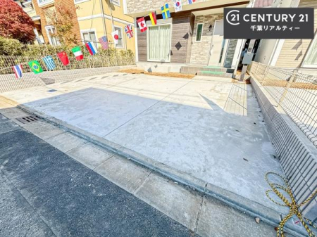 ���ԏ� �O�ʓ��H��������肵�Ă���̂ŎԌɓ�����炭����ł��I