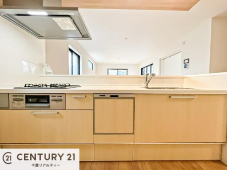 �L�b�`�� �y���n�̔���J�Ò��z��l�C�̑Ζʎ��V�X�e���L�b�`�����̗p���Ă��܂��I���Ƒ��̃R�~���j�P�[�V���������R�Ƒ�����݌v�ł��B
���q�l�ɂ��ڂ��͂��̂Ŋ������ł��ˁI�L�X�g���ĉ��K�ō�Ƃ��i�݂܂��B