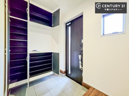 ���� �V���[�Y�{�b�N�X�t���Ȃ̂ŁA���ւ��Еt�����|�������₷���ł��I
�X�b�L���������ւŌ˂��J�����u�ԁA�������̂���S�n������Ԃ��o�}���Ă���܂��B
