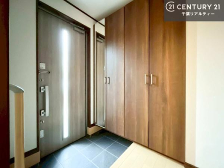 ���� �V���[�Y�{�b�N�X�t���Ȃ̂ŁA���ւ��Еt�����|�������₷���ł��I
�X�b�L���������ւŌ˂��J�����u�ԁA�������̂���S�n������Ԃ��o�}���Ă���܂��B
