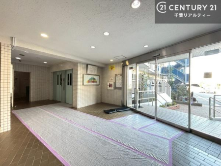 �G���g�����X �z������̗ǂ��G���g�����X�́A���Ƒ��₨�q�l���������}���Ă���܂��B
�����̕�炵�ɐS�n�悳�������炵�Ă�����Ԃł��B