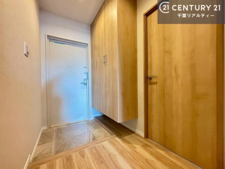 ���� �V���[�Y�{�b�N�X�t���B���ւ��Еt�����|�������₷���ł��I
�X�b�L���������ւŌ˂��J�����u�ԁA�������̂���S�n������Ԃ��o�}���Ă���܂��B