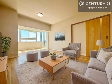 ���r���O �Ƌ��CG�p�[�X�ł��B��؂ȉƑ����W�܂邩�炱��LDK�ɂ͂�����肽���B
�q�����������C�ɏ΂��Ȃ��瑖�����Ă���p�����������u�L���Ƃɂ��ėǂ������v�Ǝv���u�Ԃł��B