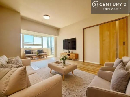 ���r���O �Ƌ��CG�p�[�X�ł��B��؂ȉƑ����W�܂邩�炱��LDK�ɂ͂�����肽���B
�q�����������C�ɏ΂��Ȃ��瑖�����Ă���p�����������u�L���Ƃɂ��ėǂ������v�Ǝv���u�Ԃł��B