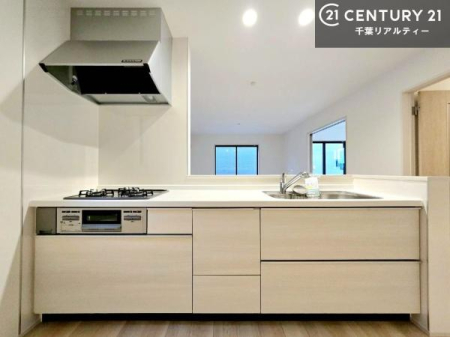 �L�b�`�� ��l�C�̑Ζʎ��V�X�e���L�b�`�����̗p���Ă��܂��I���Ƒ��̃R�~���j�P�[�V���������R�Ƒ�����݌v�ł��B
���q�l�ɂ��ڂ��͂��̂Ŋ������ł��ˁB�L�X�g���ĉ��K�ɍ�Ƃ��i�݂܂��B